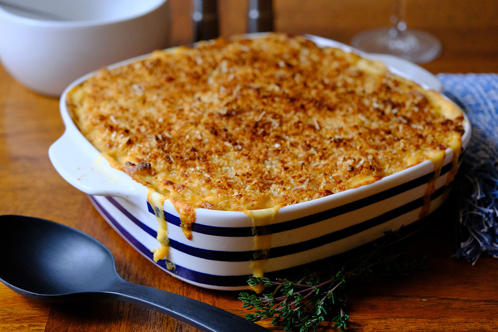 Macaroni and Cheese with Garlicy Breadcrumbs