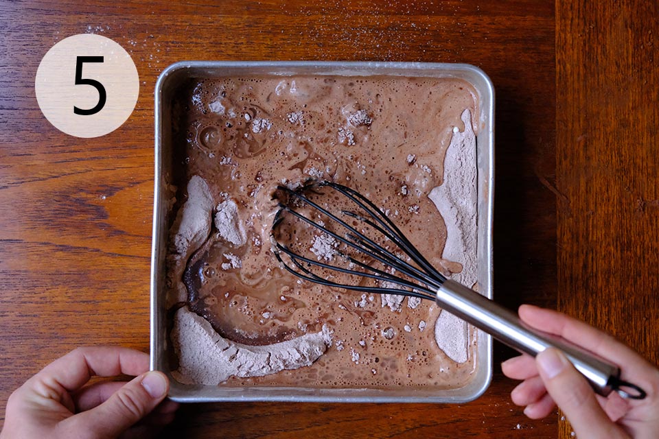 Instructions to make Chocolate Wacky Cake - Mix