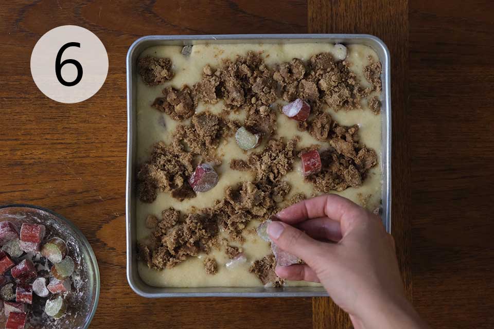 How to make lunar rhubarb cake - step 6