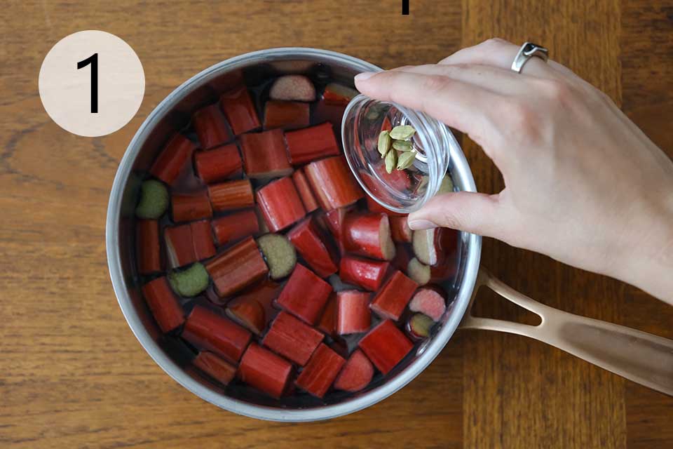 Instructions to make rhubarb syrup - step 1