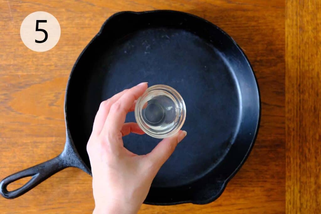 Preparing the skillet with oil to make crispy French toast